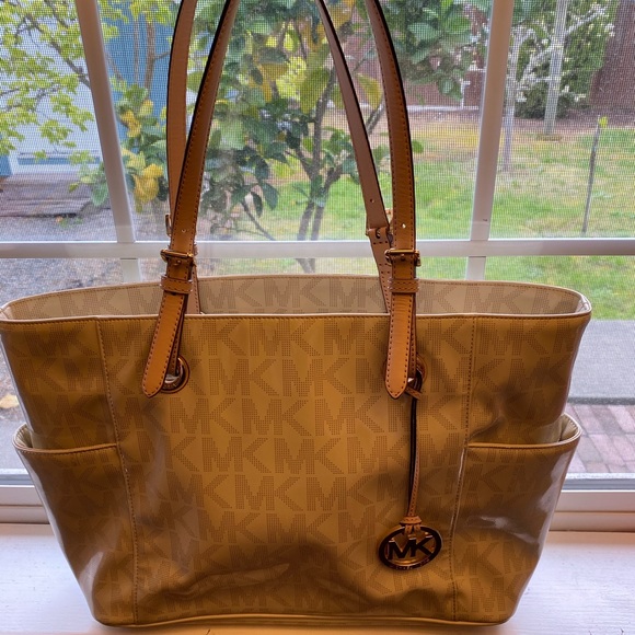 Michael kors hand bag - Picture 4 of 6